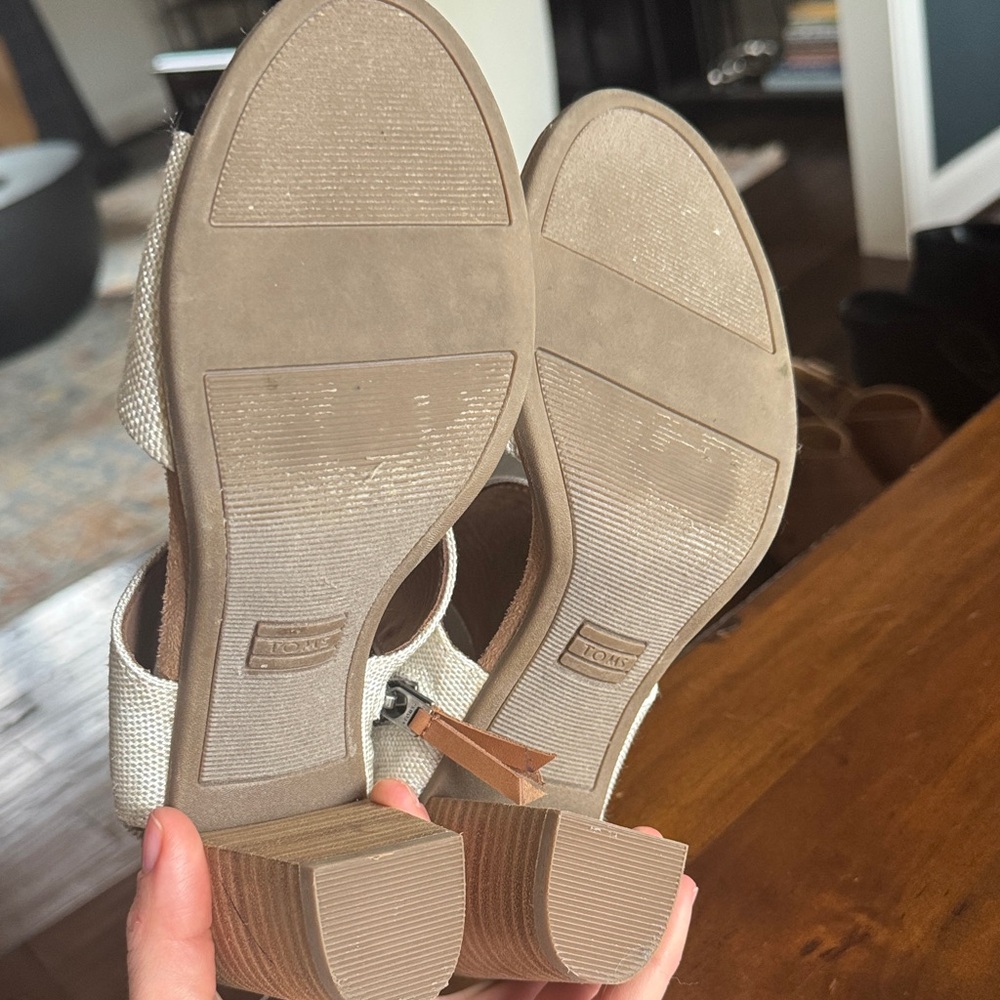 Toms Cream Textured Block Heel Sandals - Picture 3 of 5